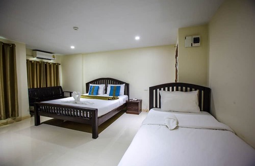 Pho Sadet Hotel | Maharaj Grand