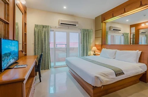 Pattaya Bay Hotel | Whitehouse Condotel