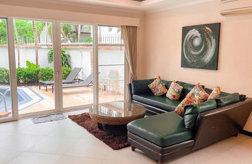 North Pattaya Villa | Hidden Palm Pool Villas