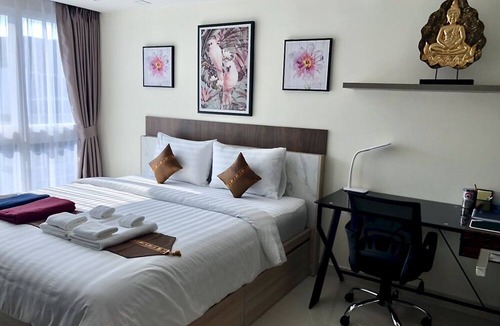 Central Pattaya Condo | Pool View Luxury Business Suite F7 in Grand Avenue by Pattaya City Estates