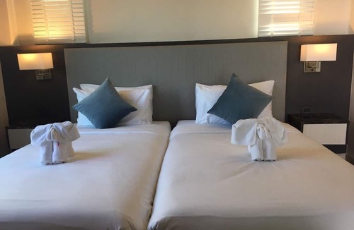 Cha-am Villa | La Playa Beach Front Pool Villa Cha-am