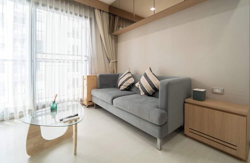 Khlong Toei Apartment | Modern 2BR Thong Lo BTS with Pool, Gym Sauna