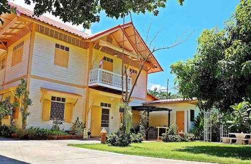 Sathorn Villa | Entire Villa Pool & Garden Bangkok center