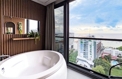 Pattaya Bay Apartment | Luxury 2 Bed Room Sea View With Large Bath Tub In Balcony
