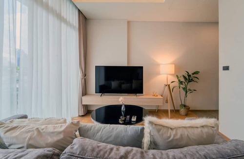 Khlong Toei Condo | Panoramic 2BR near Ekkamai with Infinity Pool