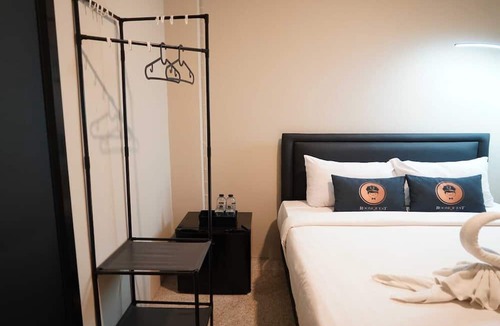 Samsen Nok House | Elegant Standard Double | Heart of Huaikwang