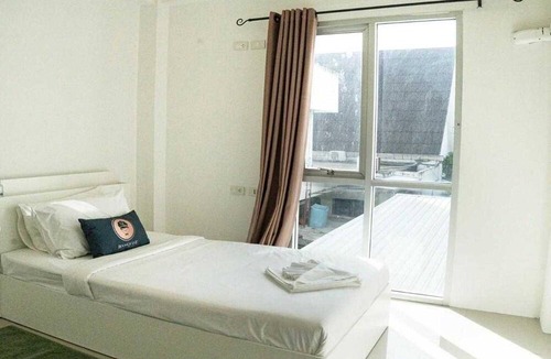 Khlong Toei House | Cozy Twin Escape | Light-Filled Bangkok Hideaway