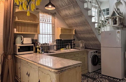 Chang Moi House | A colorful Bohemian retreat with unique design and cozy vibes. Good location