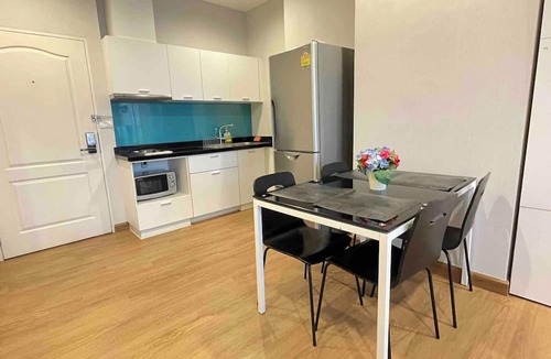 Khlong Ton Sai Apartment | Luxurious 2-Bedroom Apartment Near Chao Phraya River