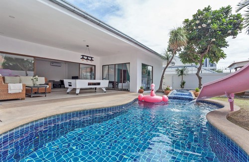 Pratumnak Hill House | 3-bedroom house in awesome Pattaya City with AC comfort