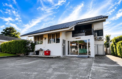 Si Racha Villa | 3-Bedroom Private Pool Villa for Up to 10 Guests