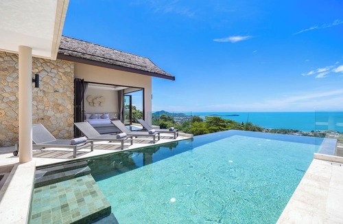 Maret Villa | Villa Awan-Tujuh 3BR with Private Infinity Pool