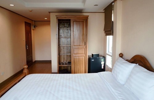 Bang Khun Phrom Apartment | One Deves