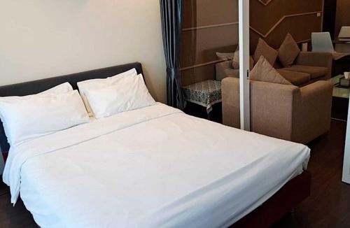 Khlong Toei Nuea Condo | 4D - Short-Term Rental Allowed - Downtown Bkk Serviced Apartment