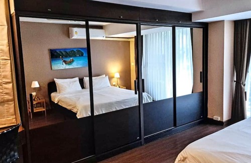 Khlong Toei Nuea Condo | 3B - Luxury City Retreat 2-Bedroom Condo in Downtown Sukhumvit, Bangkok