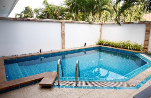 North Pattaya Villa | Hidden Palm Pool Villas