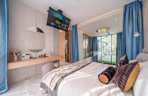 Chalong Villa | Brand new 4-bedroom villa with a high-ceiling living room, modern smart home, and private pool