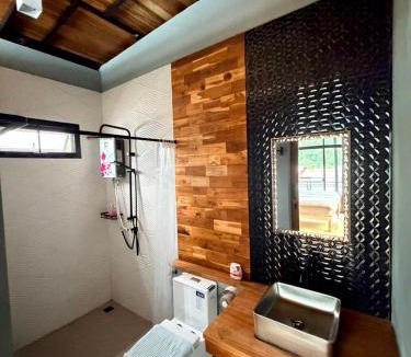 Thong Pha Phum House | ภารินเฮ้าส์ บ้านอีต่อง