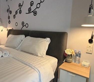 Chana Songkhram Hostel | Bedspread Hostel