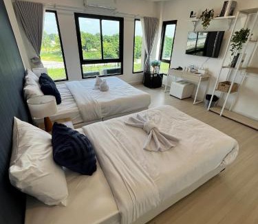 Saphan Sung Hostel | The Eiffel Cafe and Hotel