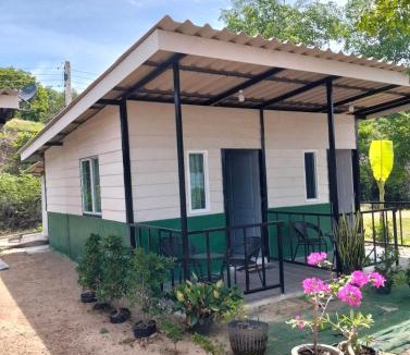 Ko Phaluai Cabin | Cliffside sea lodge