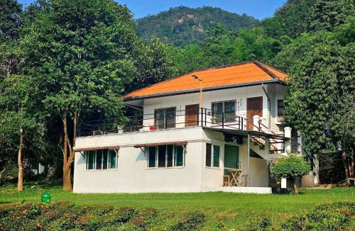 Phetchaburi House | Mountain Front Family Home Big Balcony For 4 Rare Birds, Bikes