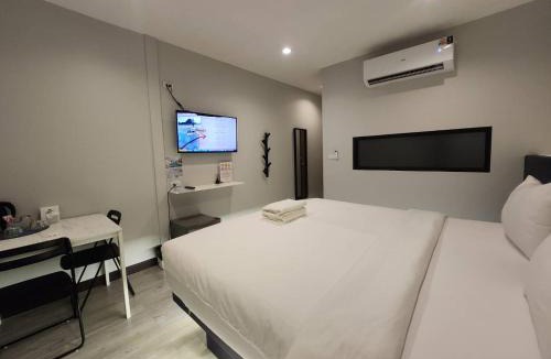 Racha Thewa Resort | Skyline Resort