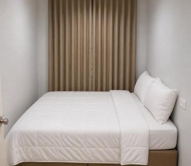 Bang Kaeo Villa | 4BR House, Near Airport & Mega Bangna, Pool &Gym