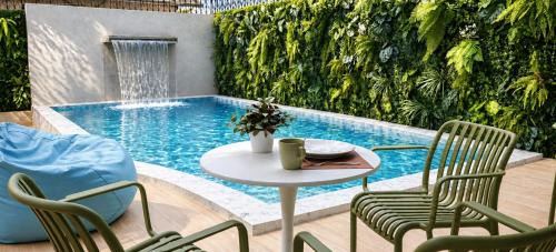 Arun Amarin Hotel | SureStay by Best Western Siriraj Bangkok