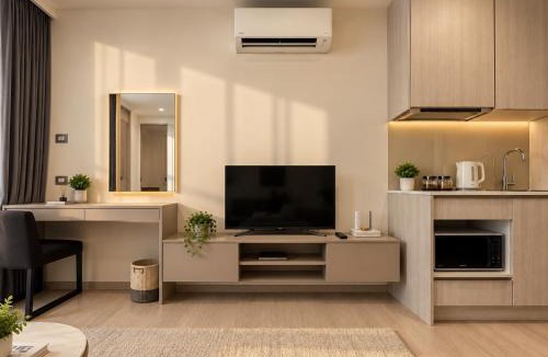 Khlong Tan Apartment | Oka haus, swimming pool and gym