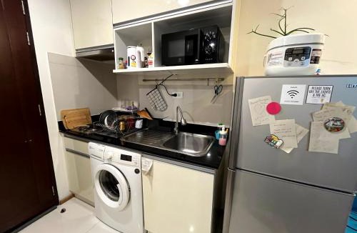 Chatuchak Apartment | Your Cozy Home Away From Home Steps to BTS & Mall w Netflix