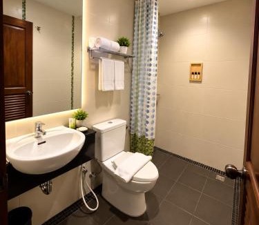 Patong Hotel | Aura Inn