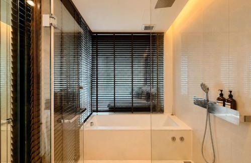 Khlong Toei Nuea Apartment | Luxurious in Prime Area Bangkok (PickupService)