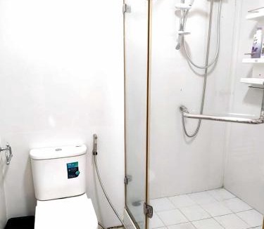 Khlong Toei House | Cozy Living Sukhumvit 38 with Pool Table near BTS Thonglor