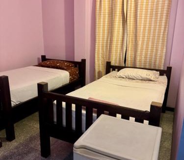 Thani Hotel | โรงแรมบ้านจอร์จ Baan Georges Hotel