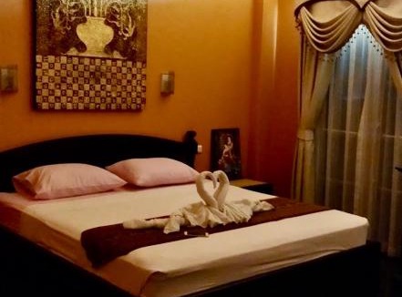 Thani Hotel | โรงแรมบ้านจอร์จ Baan Georges Hotel