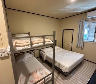 Sawi Bed & Breakfast | บ้านริมเล โฮมสเตย์ป้าตา Grandma Ta's Seaside Homestay