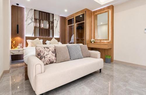 South Pattaya Villa | Jomtien 5BR Pool Villa Billiards Chill Balcony