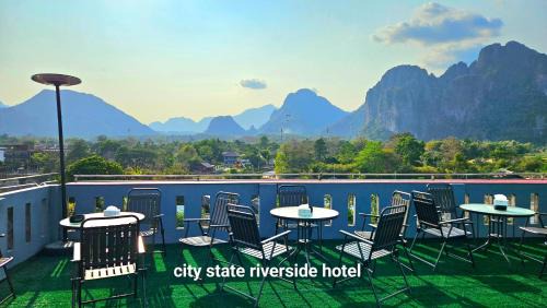 Vang Vieng Hotel | city state with riverside hotle