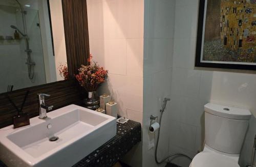 Chong Nonsi Apartment | Spacious 108 sqm Condo near Sathorn Silom