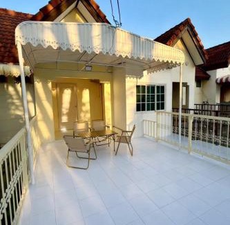 Nai Mueang Apartment | Caesar's Corner 3 Bedroom House