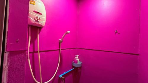 Ramkhamhaeng Hostel | Pink Kraken Hostel