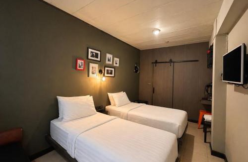 Chana Songkhram Hotel | BB House Rambuttri2 บีบี เฮ้าส์ รามบุตรี2