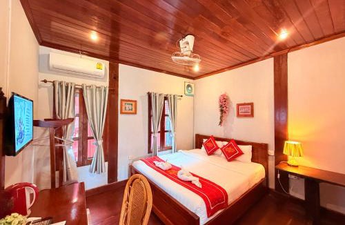 Luang Prabang Hotel | Villa Ouis NamKhan River View