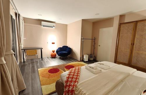 Yan Nawa House | Retrovibes Sathorn BTS Saphan Taksin ICONSIAM Asiatique Chao Phraya Max 9 persons
