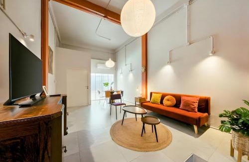 Phra Khanong Apartment | Industrial Loft Sukhumvit 3-Bedroom Designer House - 2 Min to BTS Bang Chak
