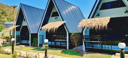 Suan Phueng Ski Chalet | บ้านไม้หอมชาเล่ต์