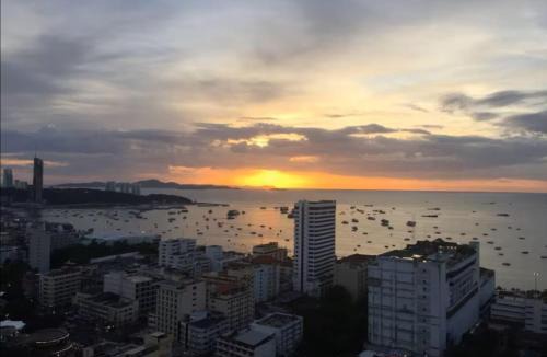 Pattaya Bay Apartment | Modern 1BR at The Base Pattaya Central