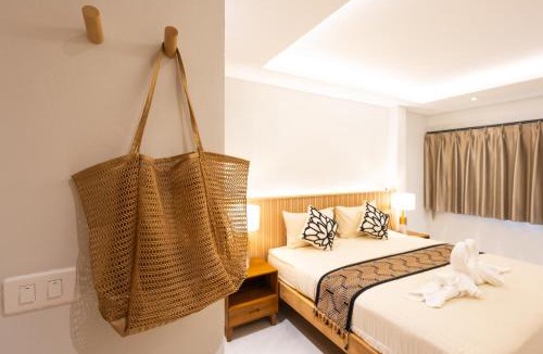Mae Nam Cabin | Bang Po Hut Nature - Lush Garden & Natural View