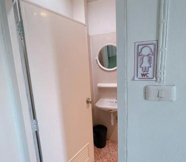 Nonthaburi Hotel | latitude 14 Room & breakfast
